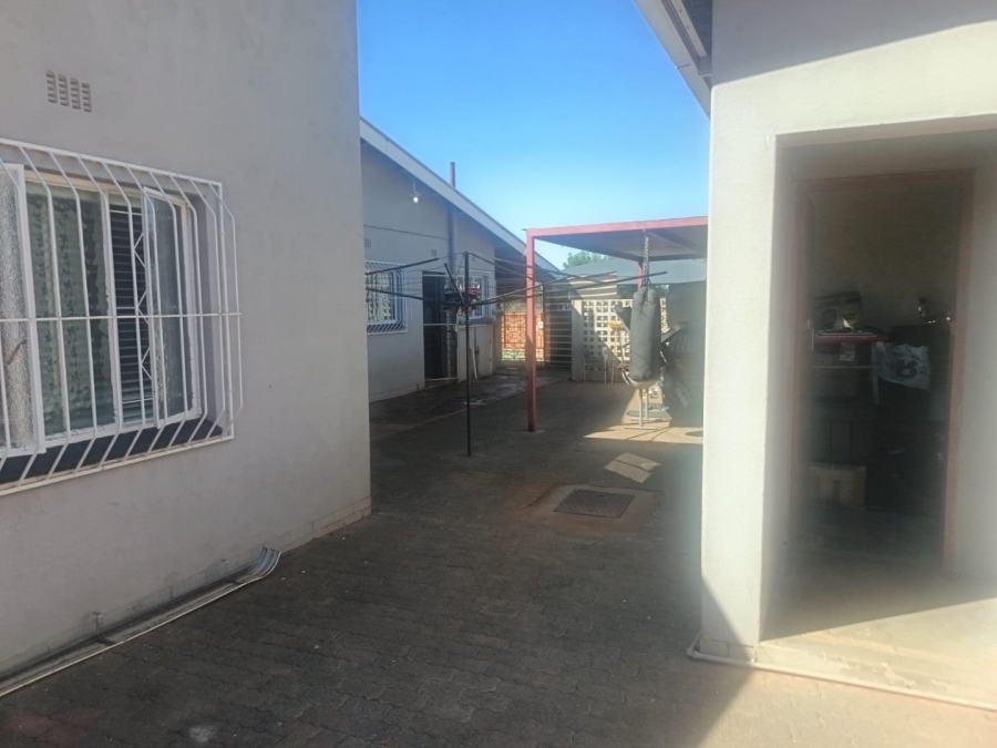4 Bedroom Property for Sale in Beaconsfield Northern Cape